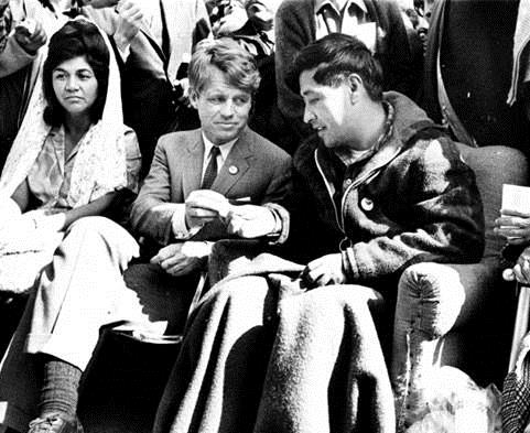 Cesar Chaves with Robert Kennedy at the end of his fast